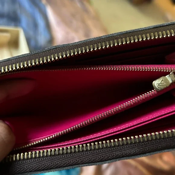 Excellent Condition Louis Vuitton Monogram Wallet